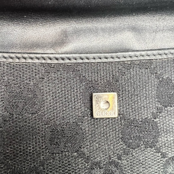 Authentic GUCCI wallet - Picture 12 of 16